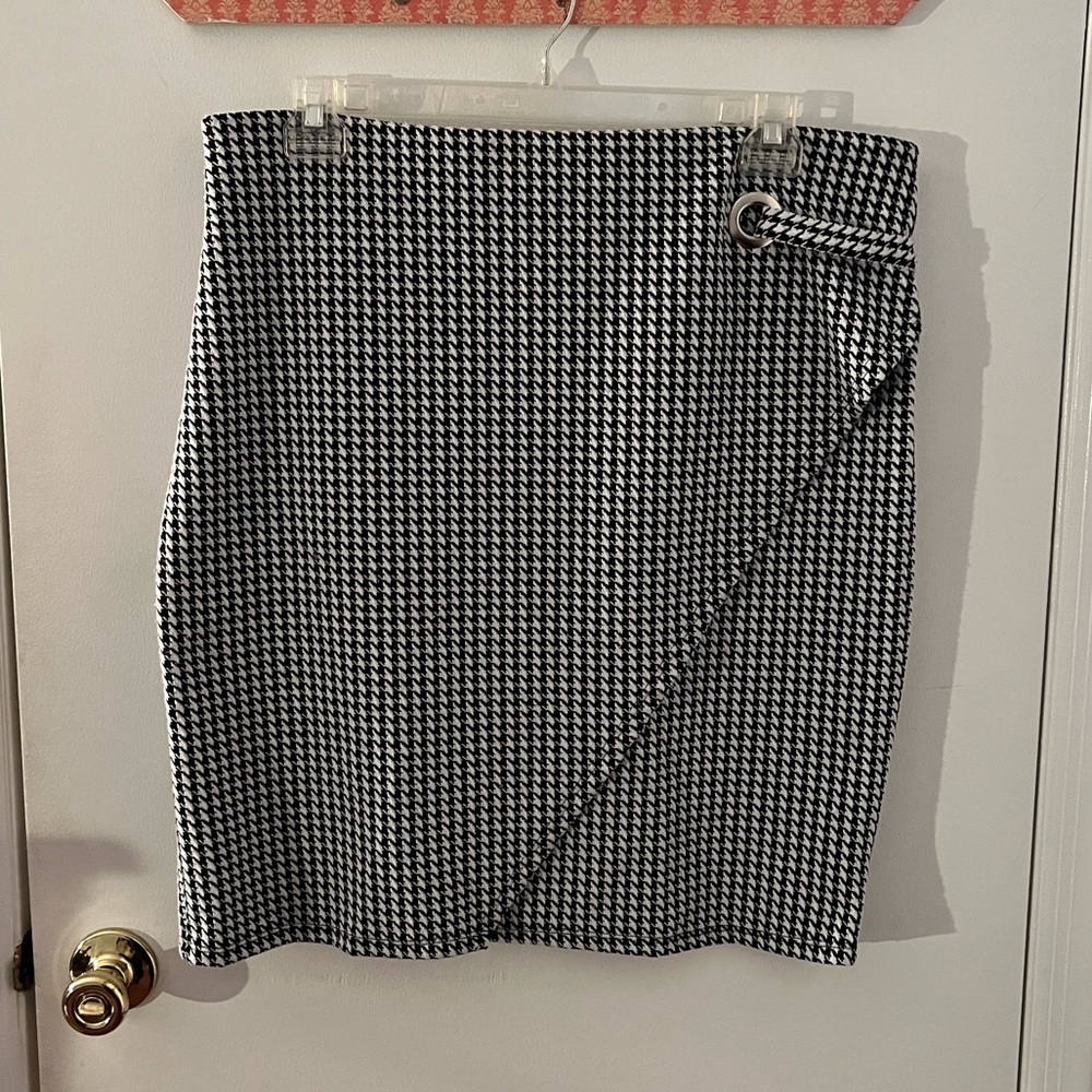 Forever 21 + Houndstooth Skirt